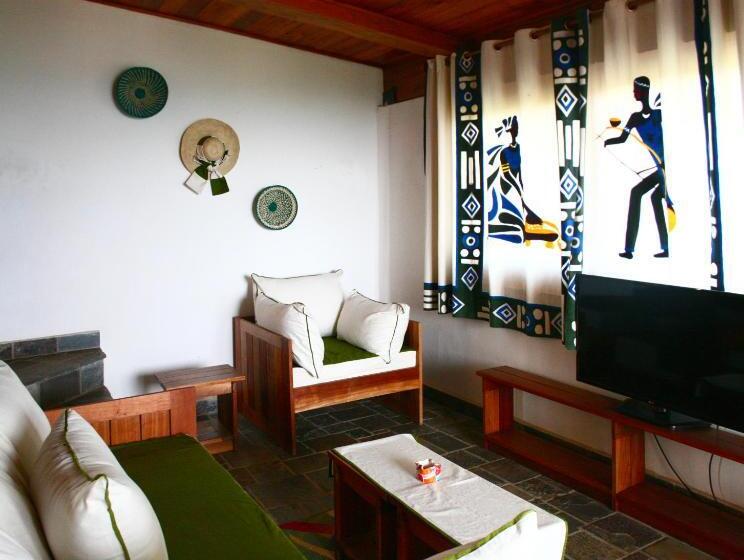 سوییت لوکس, Club Du Lac Tanganyika