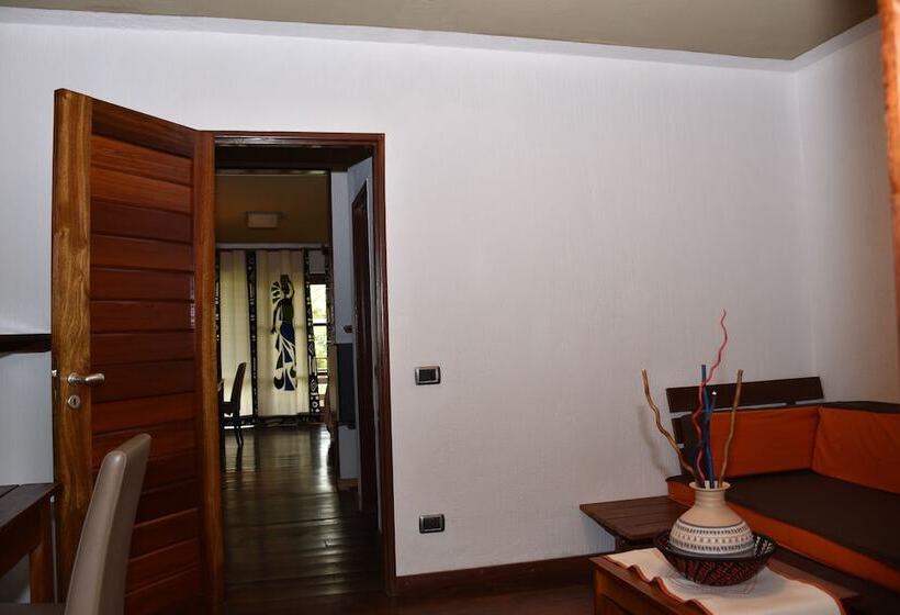 سوییت جونیور, Club Du Lac Tanganyika