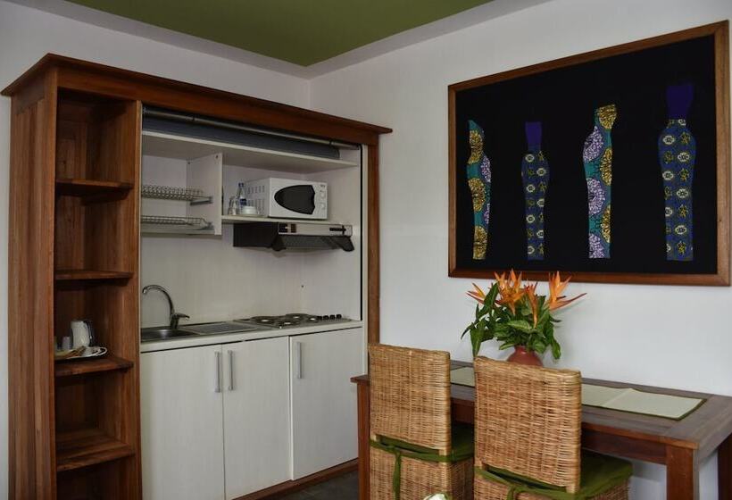 سوئیت پرزیدنت, Club Du Lac Tanganyika