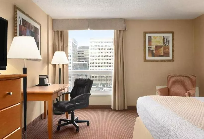 اتاق استاندارد, Days Inn By Wyndham Edmonton Downtown
