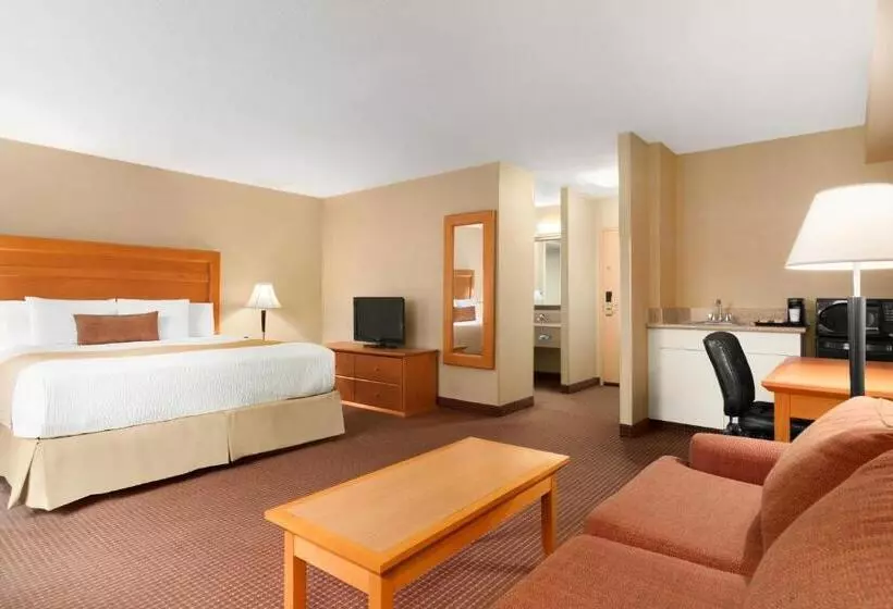 اتاق استاندارد با تخت بزرگ, Days Inn By Wyndham Edmonton Downtown
