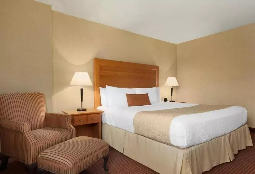 اتاق استاندارد با تخت بزرگ, Days Inn By Wyndham Edmonton Downtown