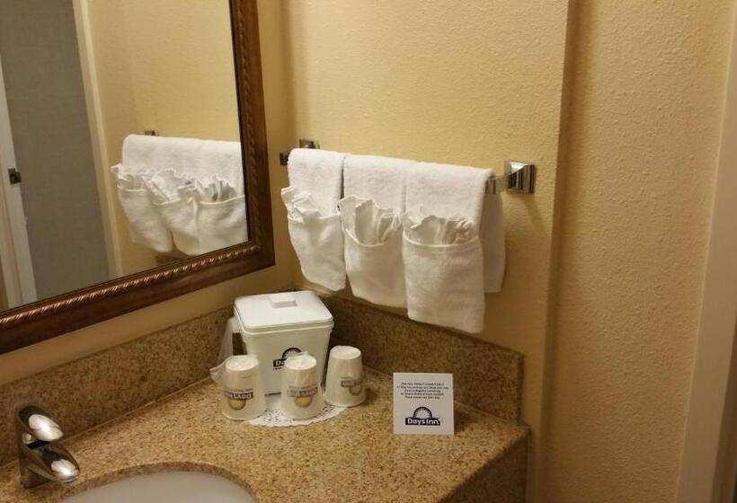 غرفة قياسية, Days Inn By Wyndham Edmonton Downtown