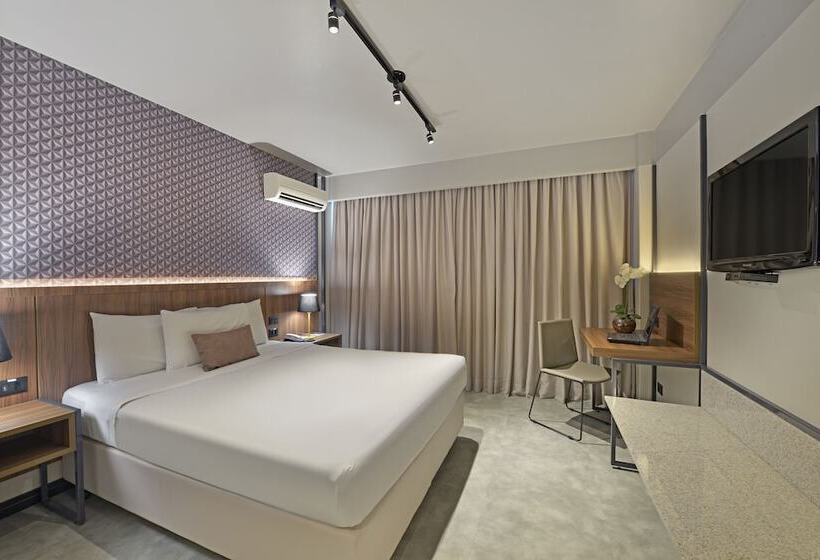 Quarto Estandar Cama Casal, Deville Business Maringa