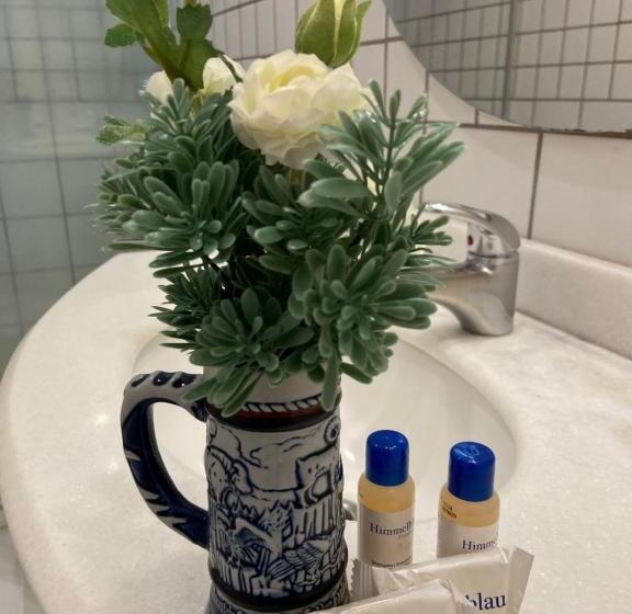 豪华三人间, Himmelblau