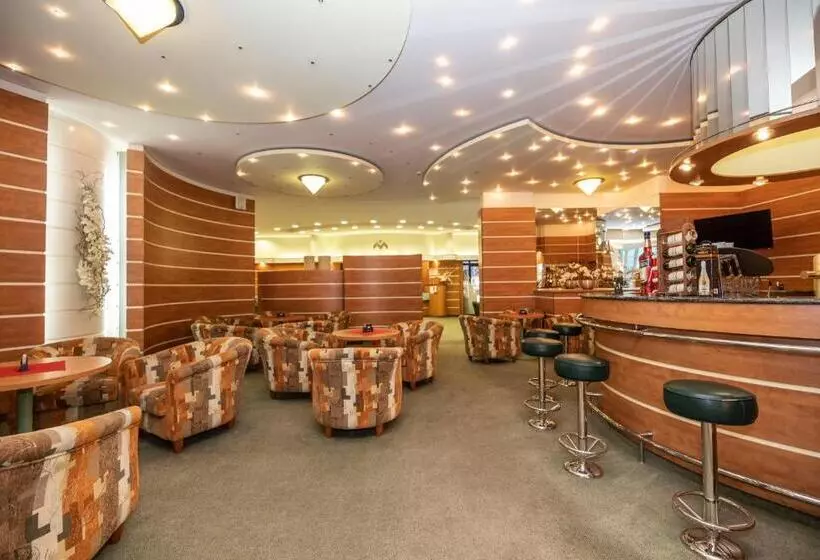 آپارتمان 1 خوابه با بالکن, Interhotel Montana