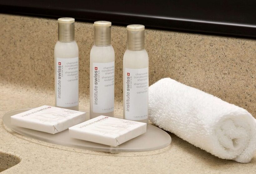 חדר סטנדרט שתי מיטות זוגיות, Travelodge By Wyndham Edmonton South