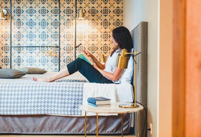 سوییت خانوادگی, Art Hotel Riposo