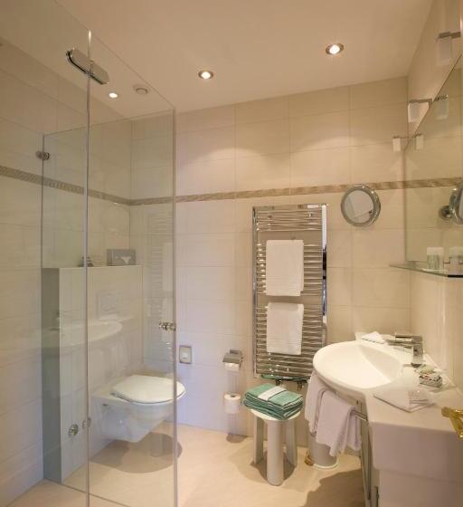 Superior suite with lake view, Boutique Hotel La Rocca