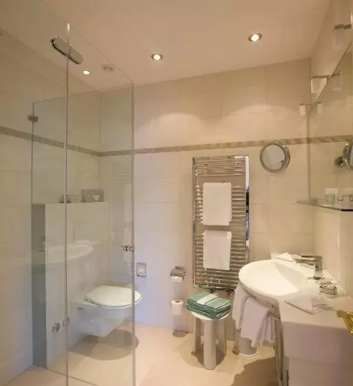 Superior suite with lake view, Boutique Hotel La Rocca