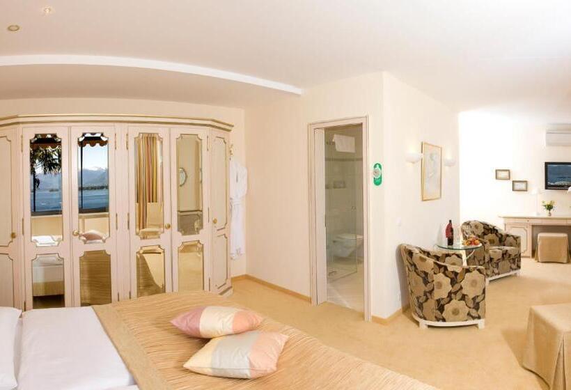 Superior suite with lake view, Boutique Hotel La Rocca