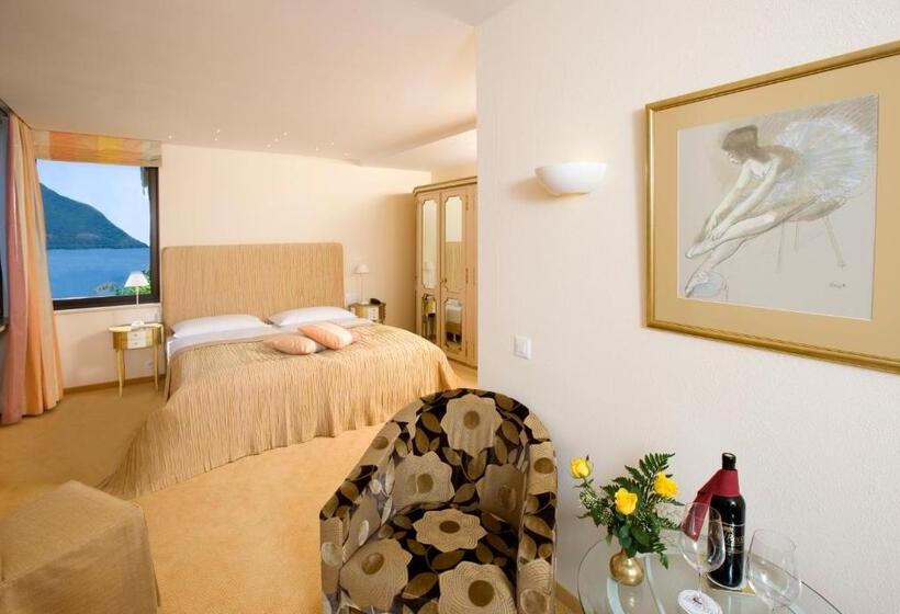 Superior suite with lake view, Boutique Hotel La Rocca