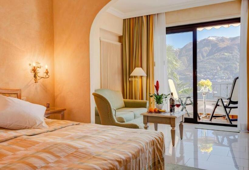 Superior suite with lake view, Boutique Hotel La Rocca