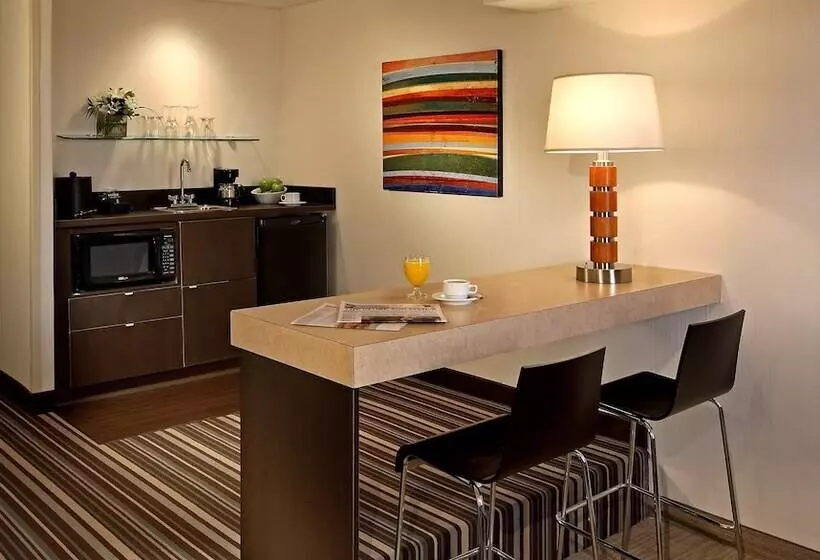 سوییت سوپریور, Cambridge Suites Hotel Halifax