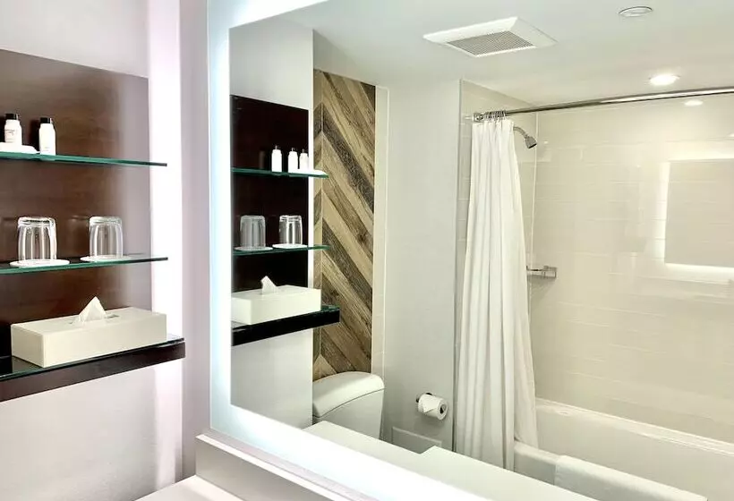 ２ダブルベッドのスタンダードルーム, Delta Hotels By Marriott Sherbrooke Conference Centre