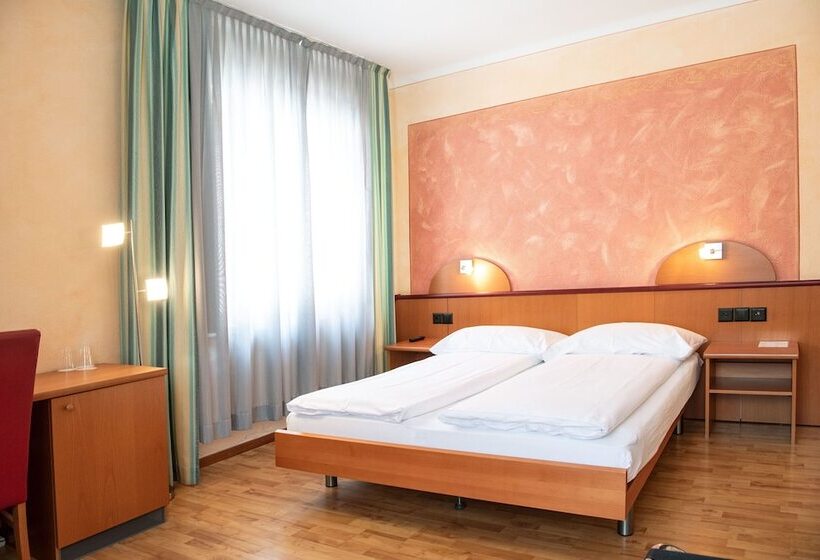 غرفة قياسية, Al Giardinetto