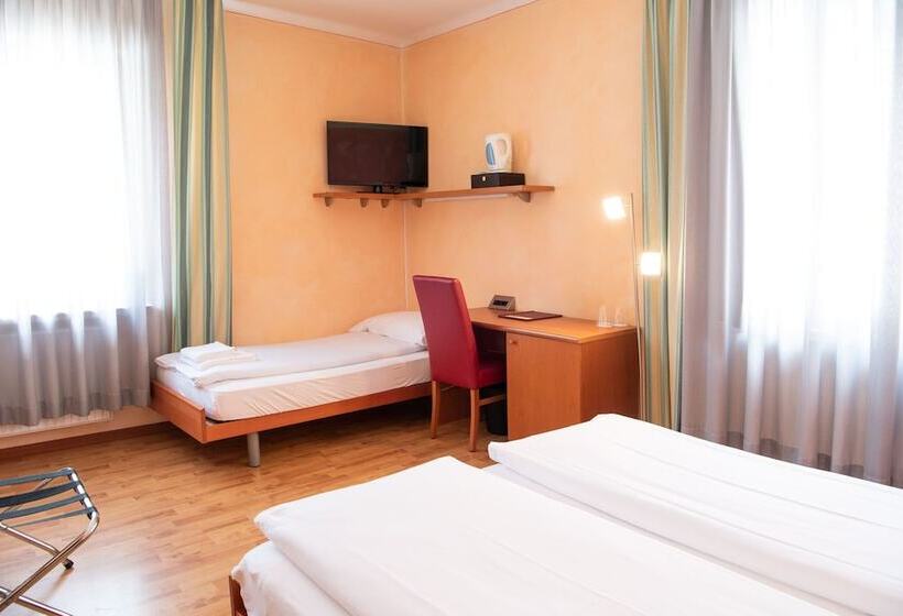 غرفة قياسية ثلاثية, Al Giardinetto