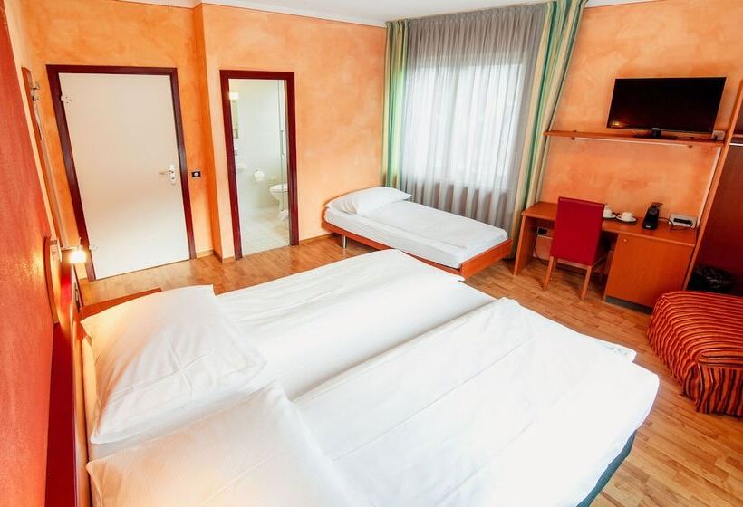 غرفة قياسية ثلاثية, Al Giardinetto