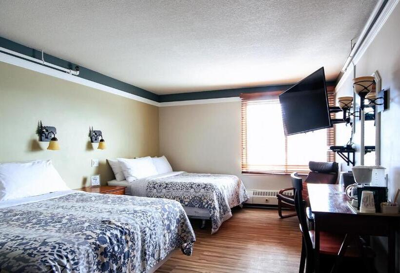 Premium room w/ mountain view, Astoria