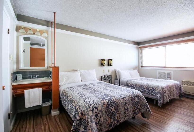 Premium room w/ mountain view, Astoria