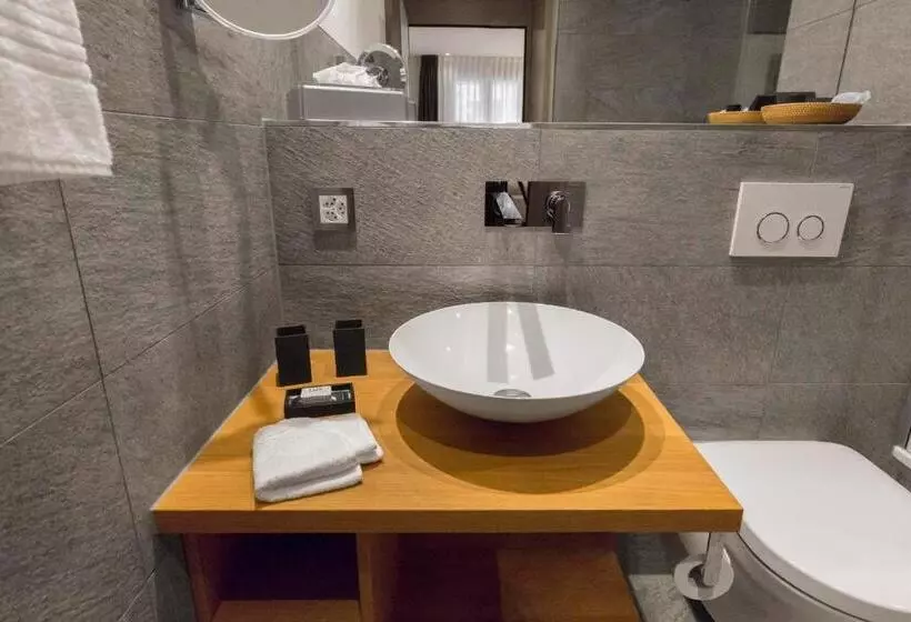 Suite with Balcony, Crown