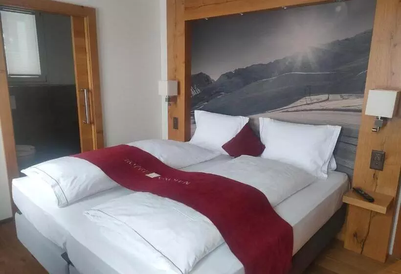 Standard Room, Crown