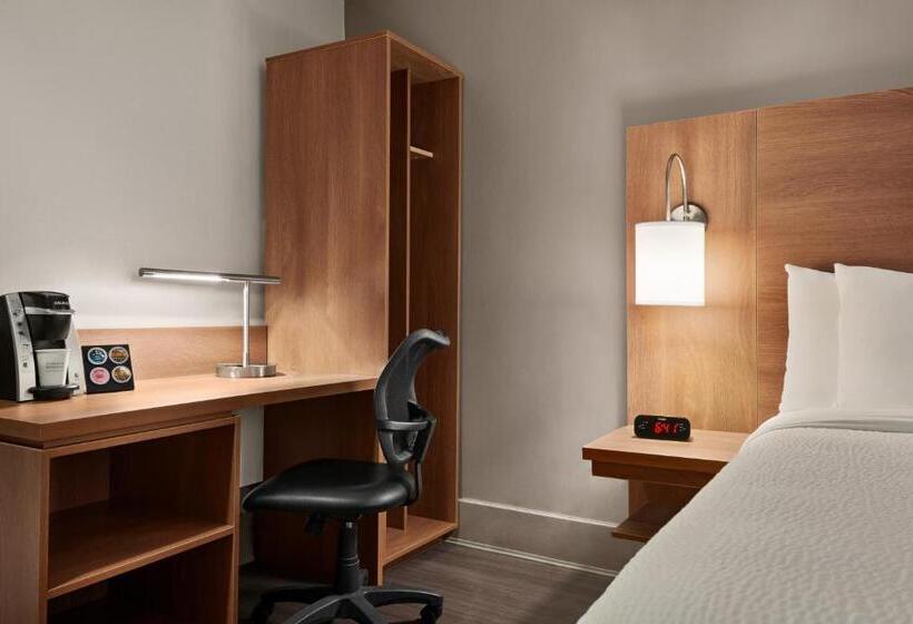 キングサイズベッドのスタンダードルーム, Days Inn By Wyndham Vancouver Downtown