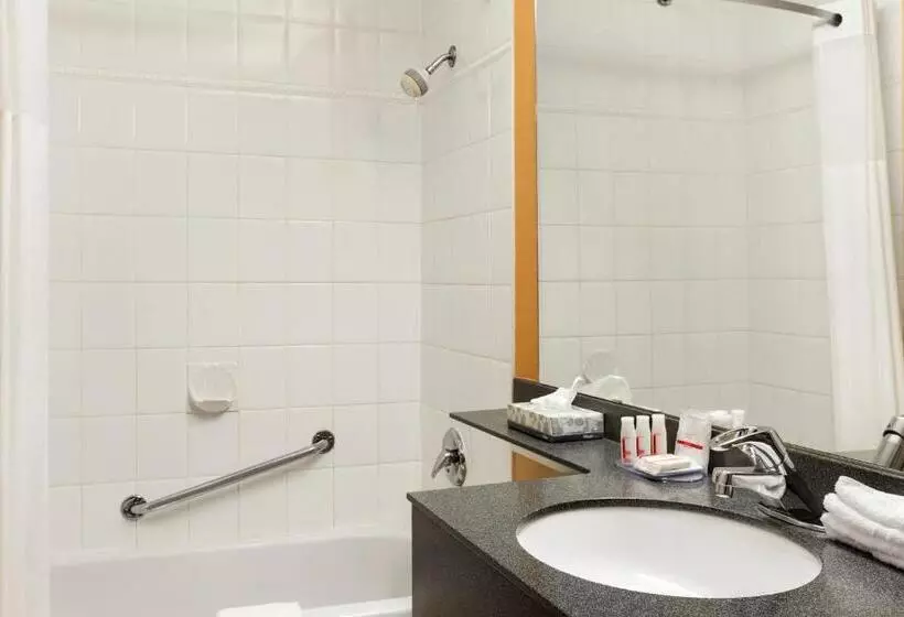 اتاق استاندارد, Days Inn By Wyndham Vancouver Downtown