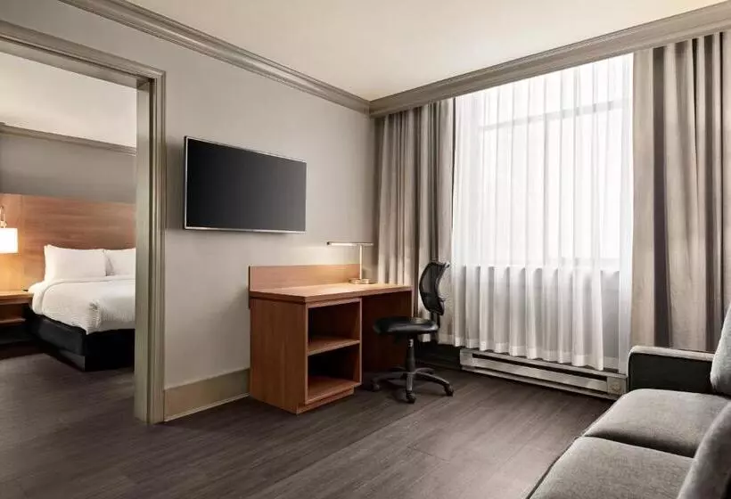 سوییت, Days Inn By Wyndham Vancouver Downtown