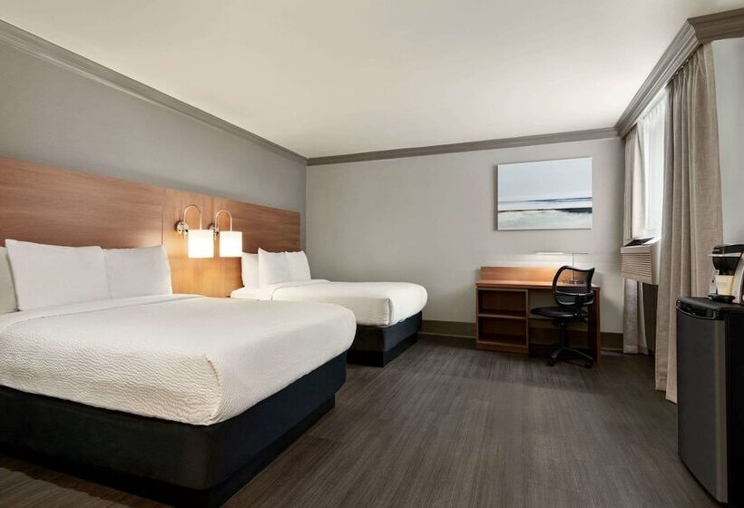 ２ダブルベッドのスタンダードルーム, Days Inn By Wyndham Vancouver Downtown