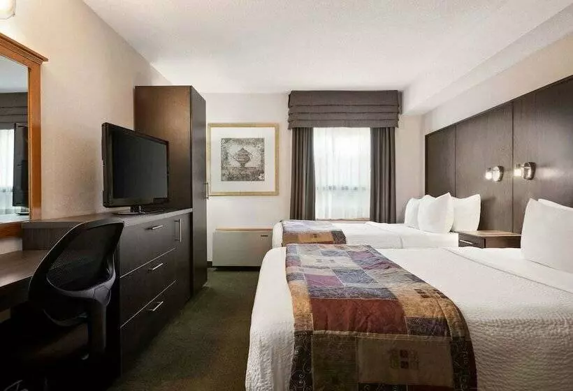 ２ダブルベッドのスタンダードルーム, Days Inn By Wyndham Renfrew Conference Centre