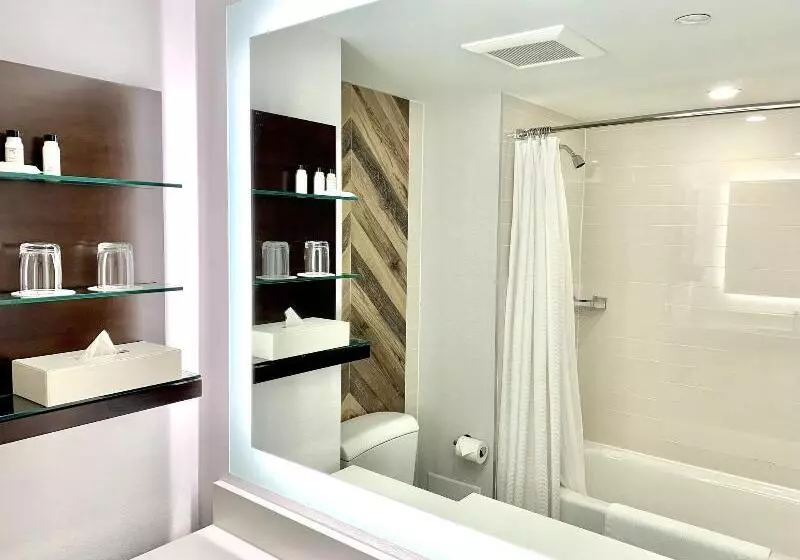 クイーンサイズベッドのスタンダードルーム, Delta Hotels By Marriott Sherbrooke Conference Centre