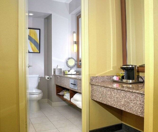 غرفه قياسيه سريرين مزدوجين, Doubletree By Hilton Hotel London Ontario