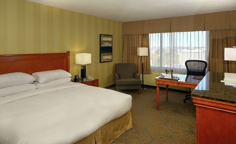 キングサイズベッドのスイートルーム, Doubletree By Hilton Hotel London Ontario
