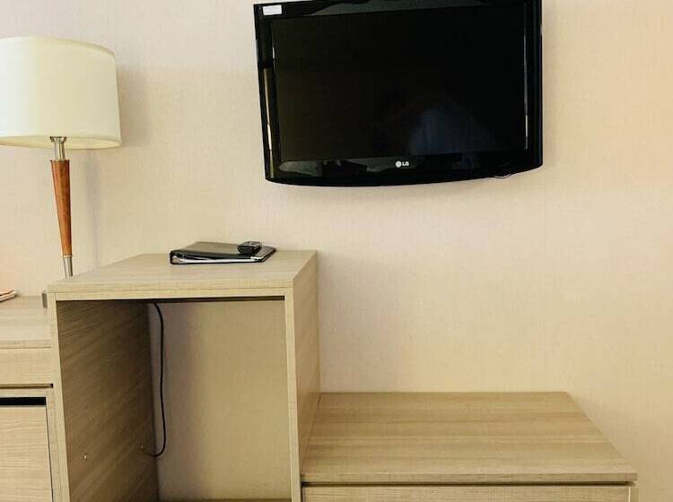 Номер Стандарт 2 Двуспальные Кровати, Econo Lodge Airport Quebec
