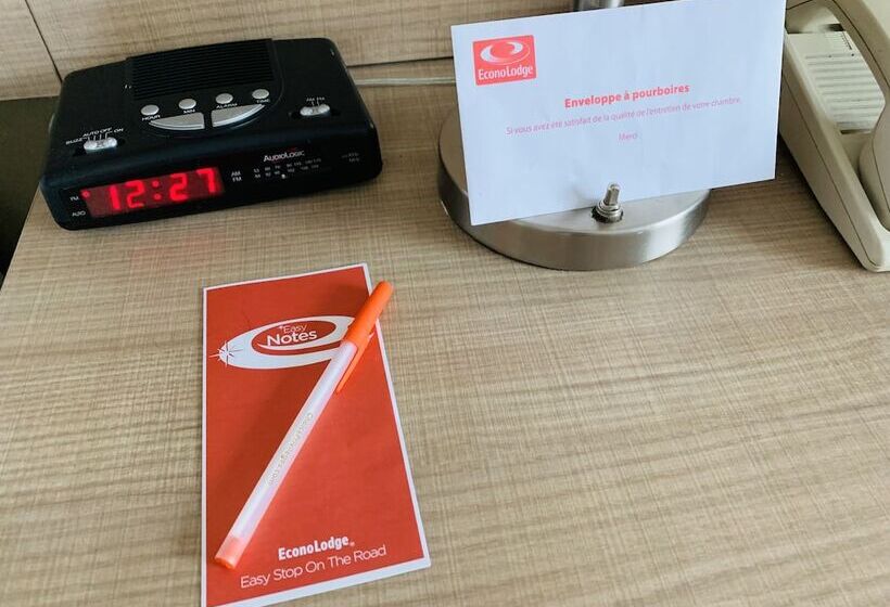 חדר סטנדרט שתי מיטות זוגיות, Econo Lodge Airport Quebec