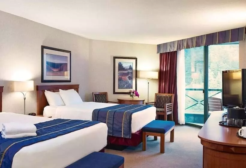 ２ダブルベッドのスタンダードルーム, Harrison Hot Springs Resort & Spa