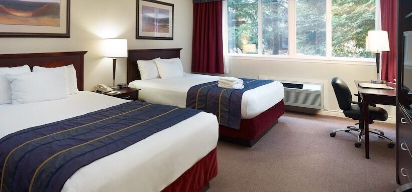 带2个双人床的标准工作室, Harrison Hot Springs Resort & Spa