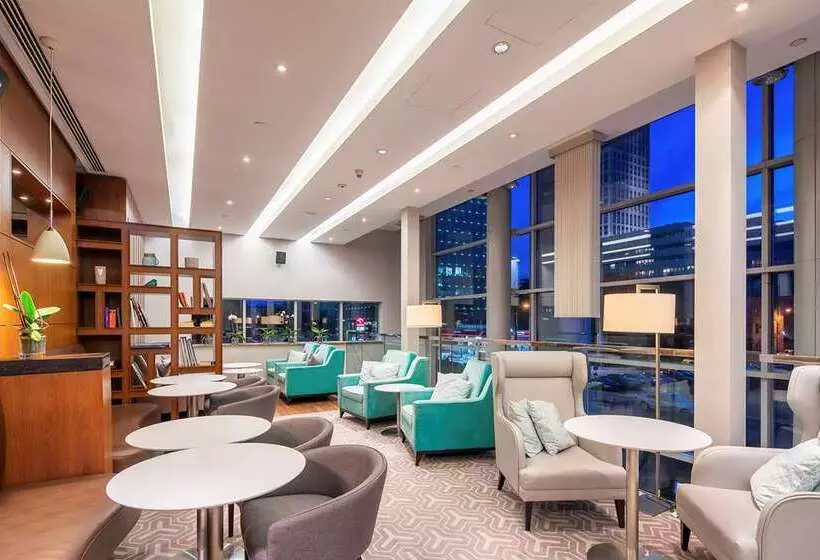 キングサイズベッドのスタンダードルーム, Hilton Toronto