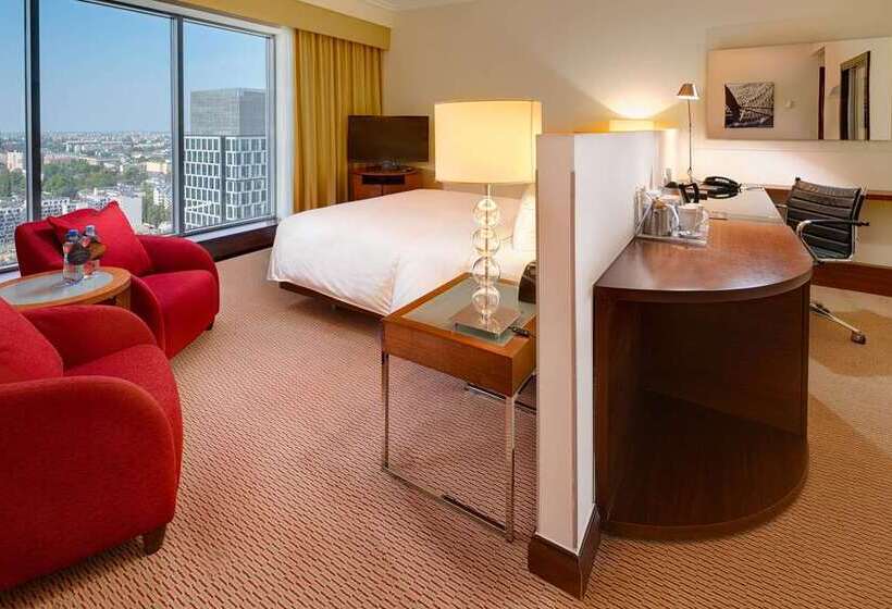 キングサイズベッドのスタンダードルーム, Hilton Toronto
