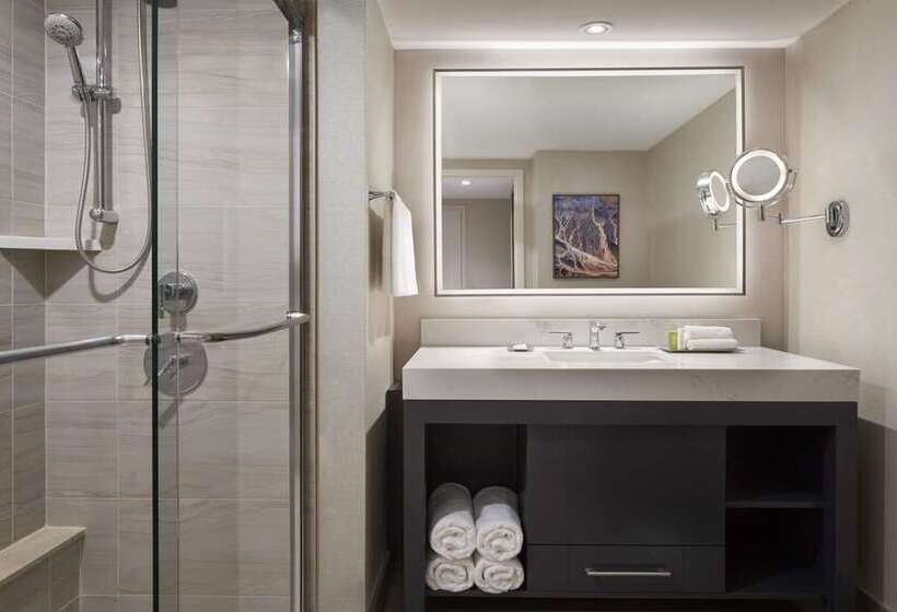 جناح جونيور سرير كينج, Hilton Toronto