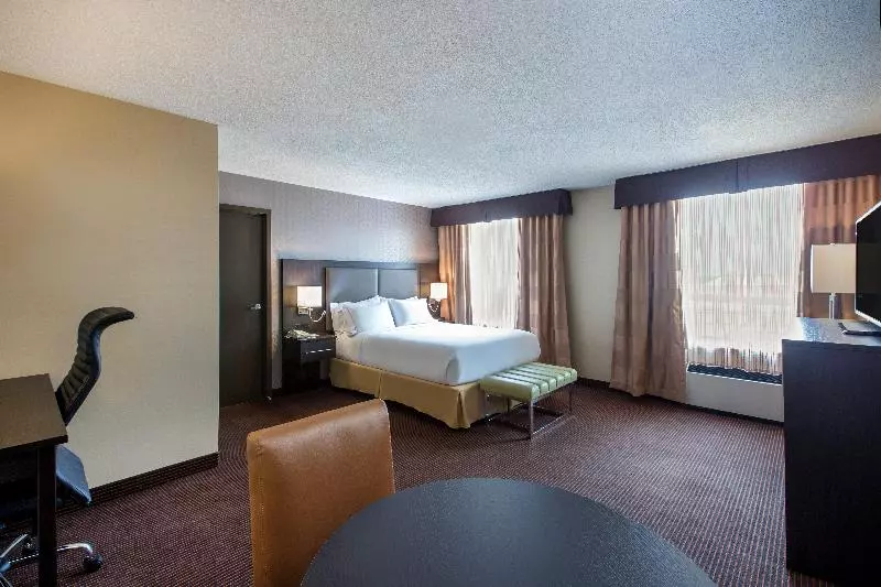 اتاق استاندارد با تخت بزرگ, Quality Inn & Suites