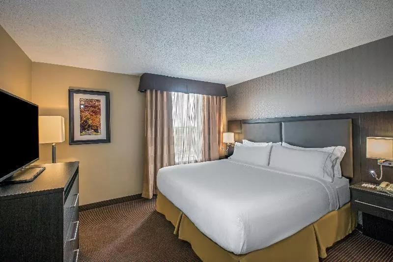 اتاق استاندارد با تخت بزرگ, Quality Inn & Suites