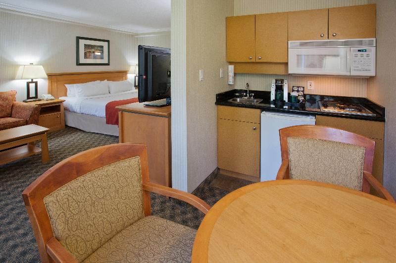 스탠다드 룸 킹사이즈 침대, Holiday Inn & Suites North Vancouver, An Ihg