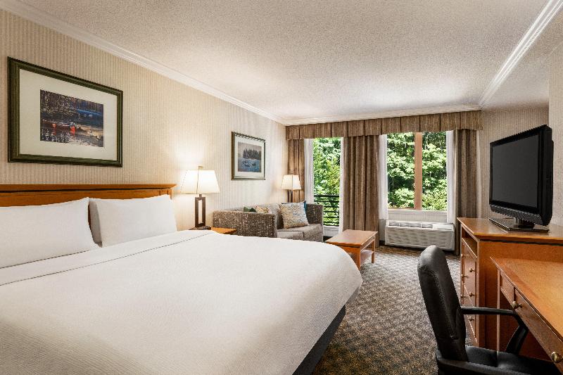 带大床的标准间, Holiday Inn & Suites North Vancouver, An Ihg