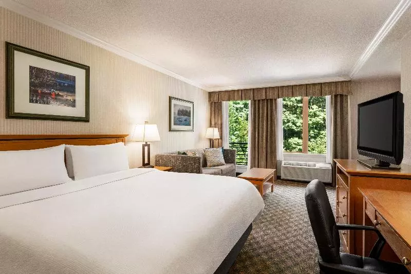 اتاق استاندارد با تخت بزرگ, Holiday Inn & Suites North Vancouver, An Ihg