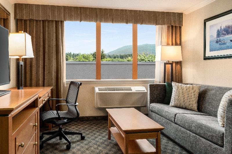 스위트 킹사이즈 침대, Holiday Inn & Suites North Vancouver, An Ihg