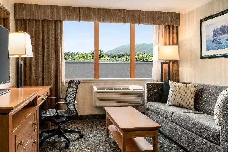 سوئیت با تخت بزرگ, Holiday Inn & Suites North Vancouver, An Ihg
