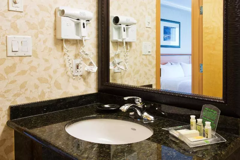 اتاق استاندارد, Holiday Inn & Suites North Vancouver, An Ihg