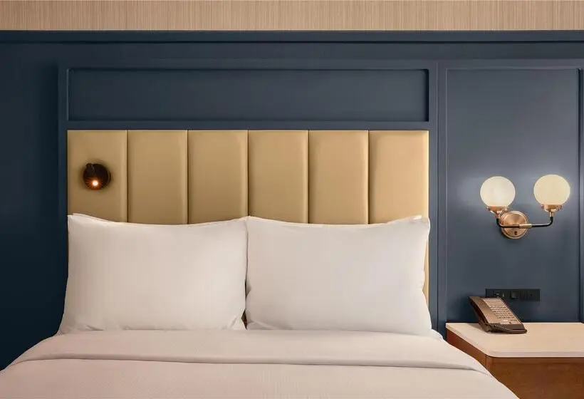 キングサイズベッドのスタンダードルーム, Holiday Inn & Suites North Vancouver, An Ihg
